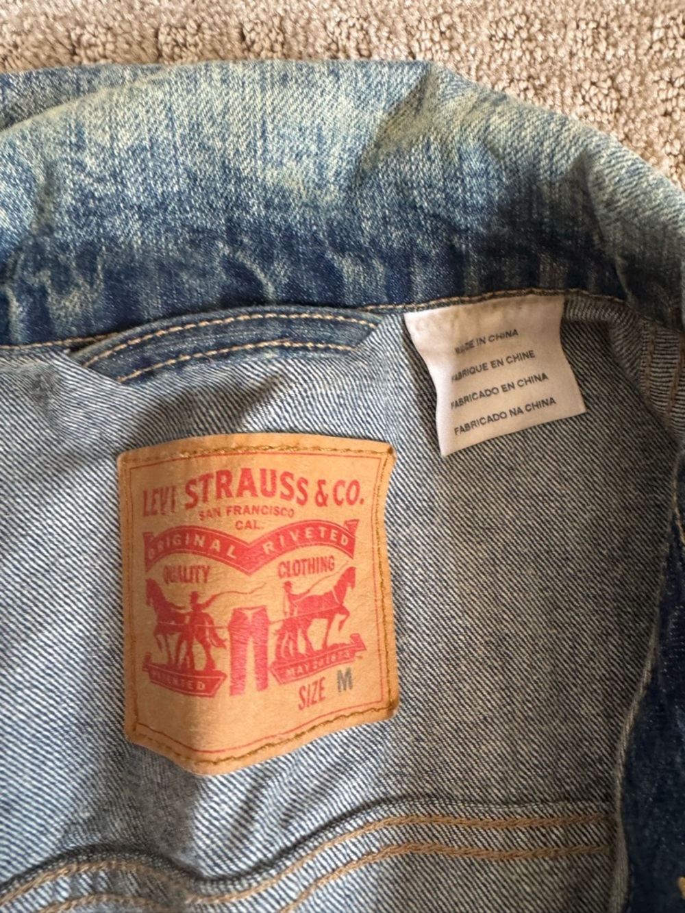 Levi’s Denim Vest Medium Blue Trucker Style Button Front Classic Jean - Picture 2 of 6